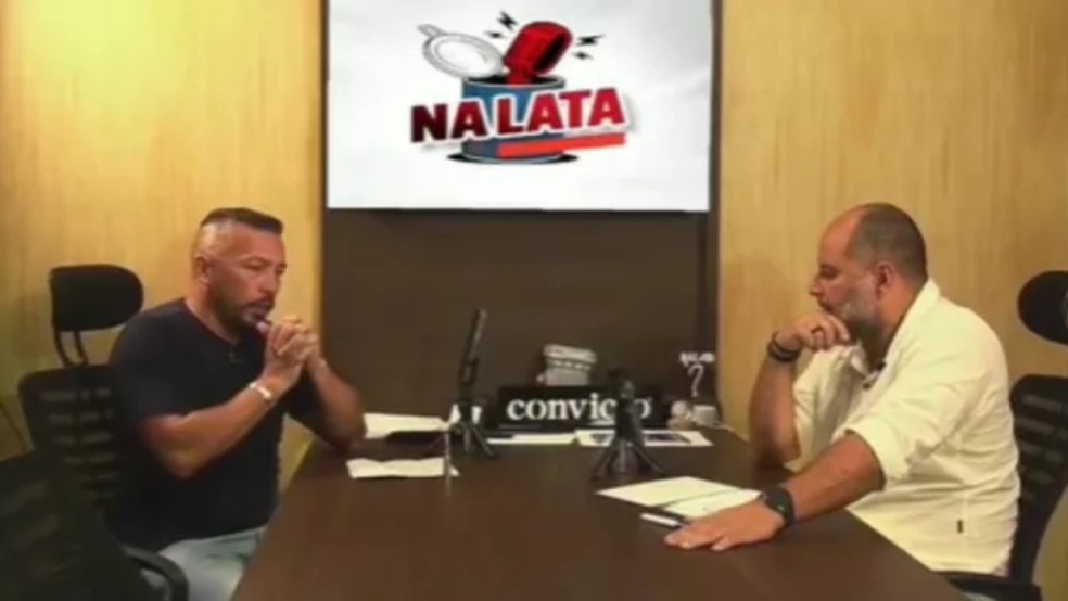 Apresentadores de podcast que chamaram jornalista de 'sapatãozinha' são denunciados por homofobia — Foto: Reprodução