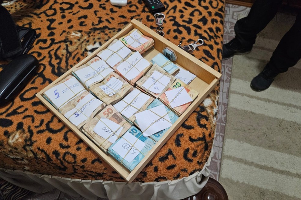 Pol&iacute;cia encontrou R$ 70 mil com um dos suspeitos. &mdash; Foto: Divulga&ccedil;&atilde;o