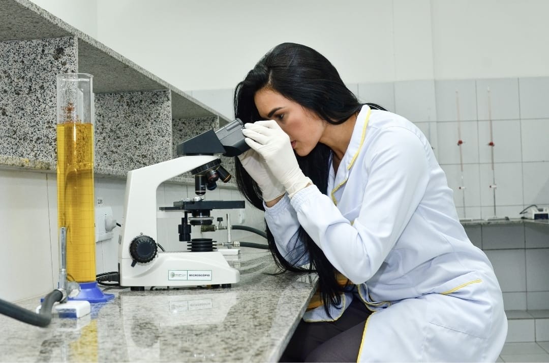Atuação do farmacêutico é redefinida com a integração da IA nos processos