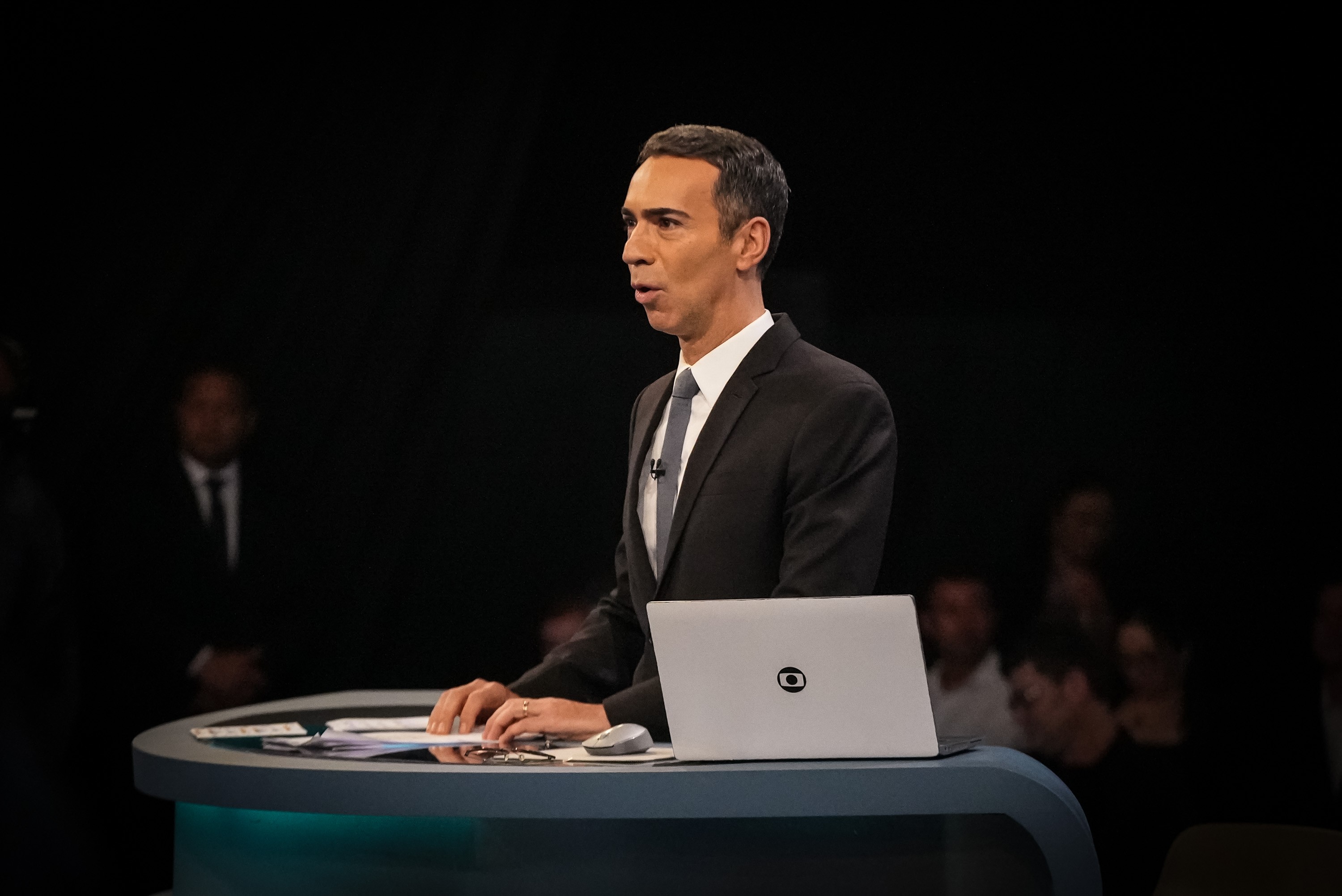 É #FAKE que César Tralli divulgou número pessoal de WhatsApp