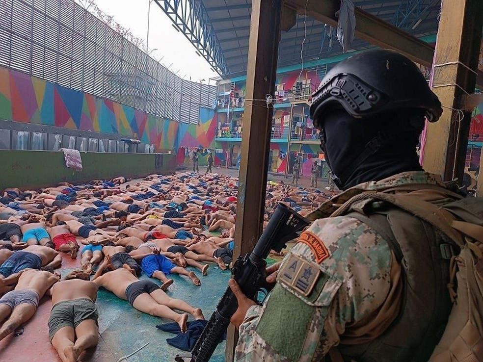 Equador deu início a operações para retomar controle das prisões após motins — Foto: EPA via BBC
