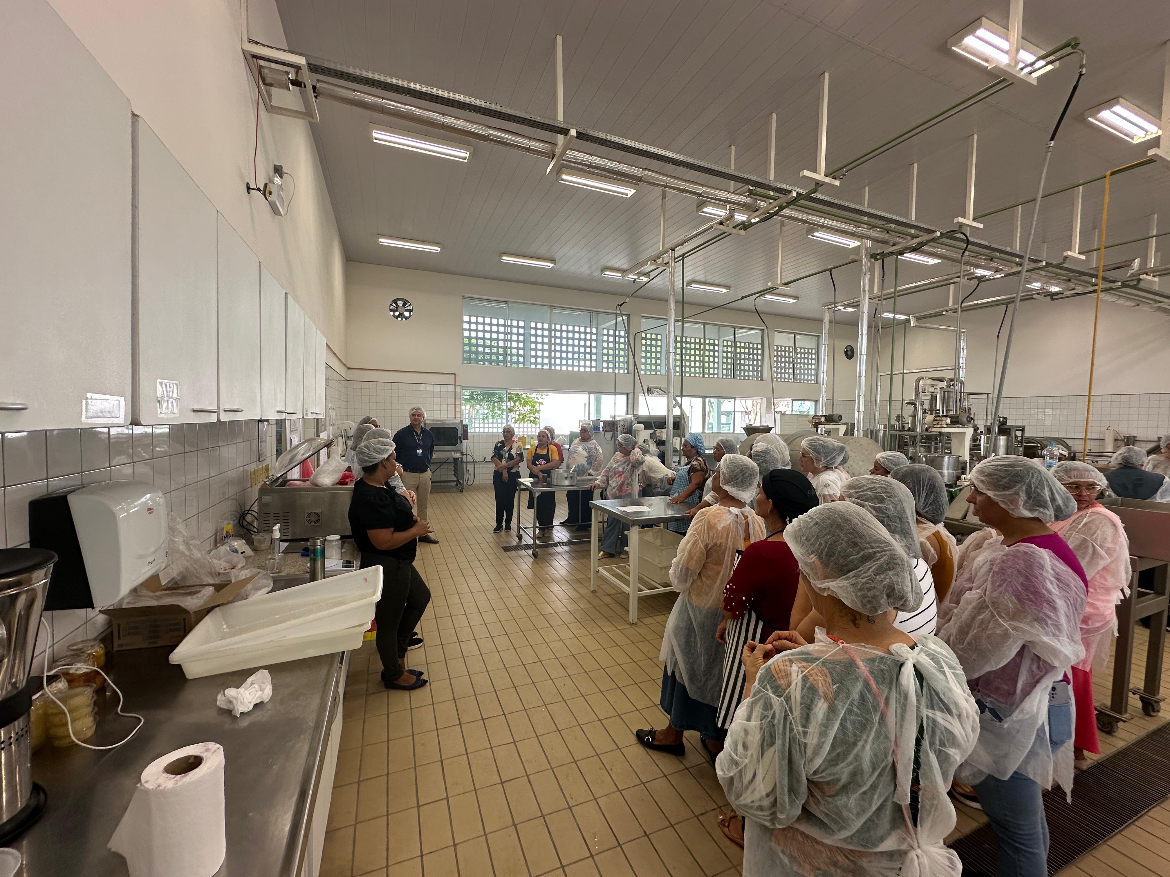 Petrolina oferece curso gratuito de produção de itens natalinos