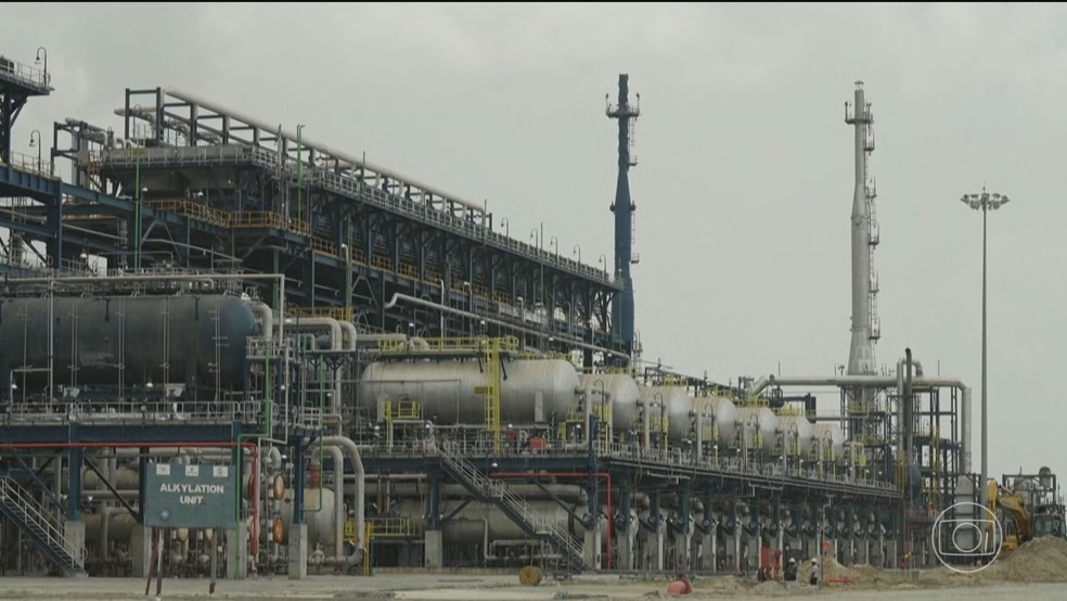 Guerra no Oriente Médio: ataques à indústria energética fazem  preços do petróleo e do gás natural dispararem; bolsas caem — Foto: Jornal Nacional/ Reprodução