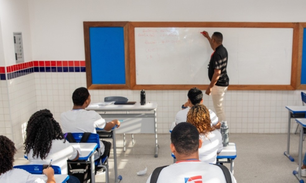 Governo da Bahia abre 1.906 vagas para professores — Foto: Amanda Chung