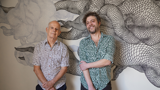 Pélico celebra a vida e a deusa música, em álbum em parceria com Ronaldo Bastos, entre brisas e luzes da manhã -