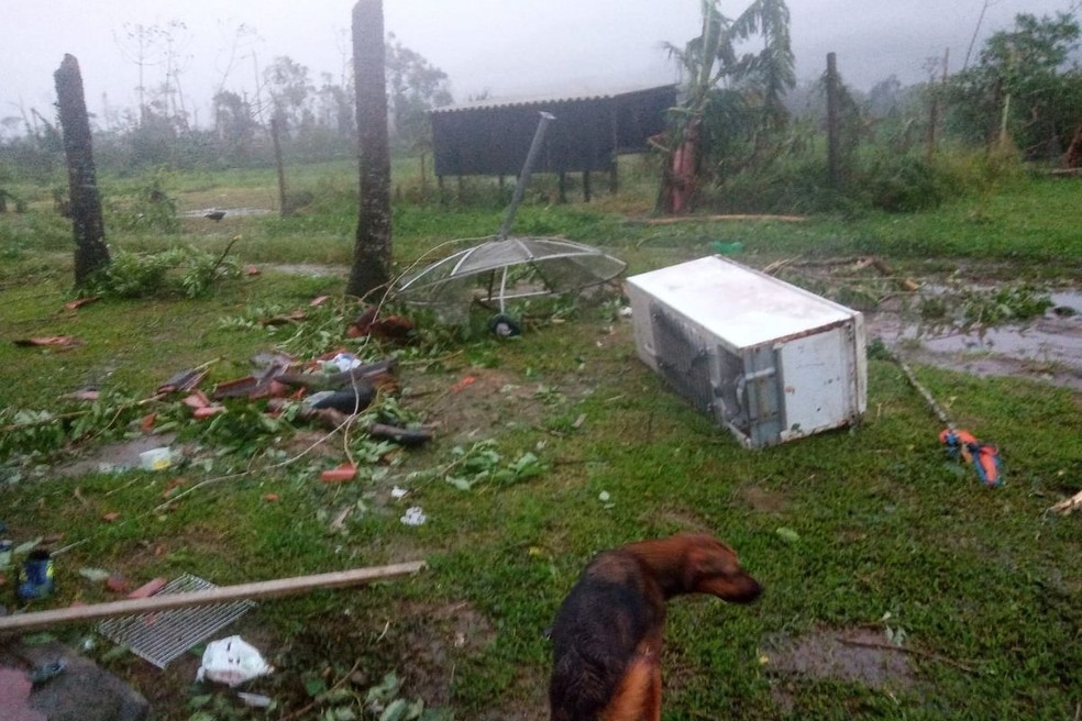 Aldeia destruída com a passagem da tempestade de granizo em Itanhaém (SP) — Foto: Prefeitura de Itanhaém