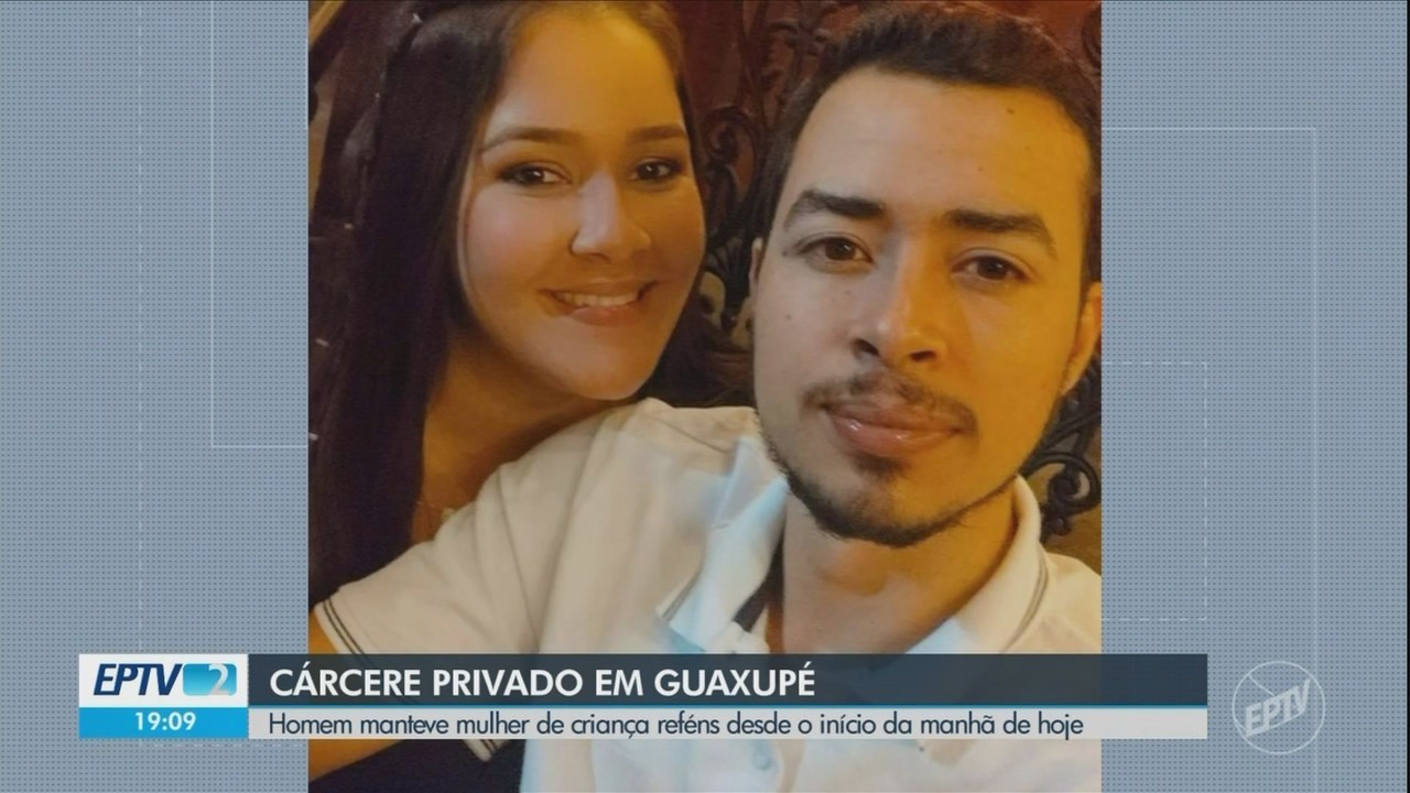 Corpo de mulher morta pelo marido em Guaxupé é sepultado; homem é levado para presídio