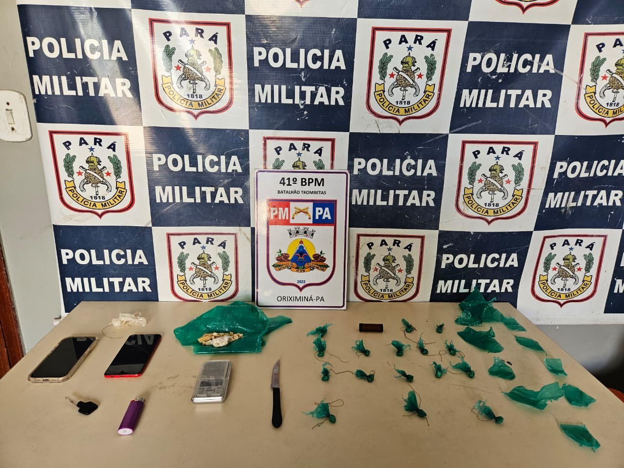 Polícia Militar flagra dupla embalando drogas para venda em Oriximiná