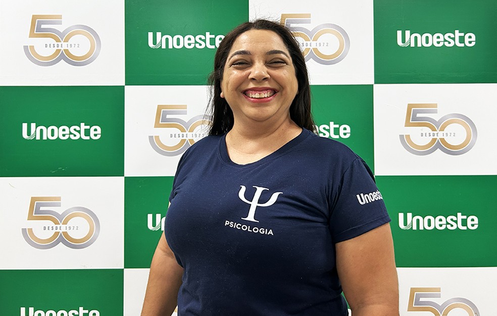 2 de 3
Erika ingressou na gradua&ccedil;&atilde;o aos 43 anos e hoje vive a realiza&ccedil;&atilde;o de estudar Psicologia &mdash; Foto: Cedida