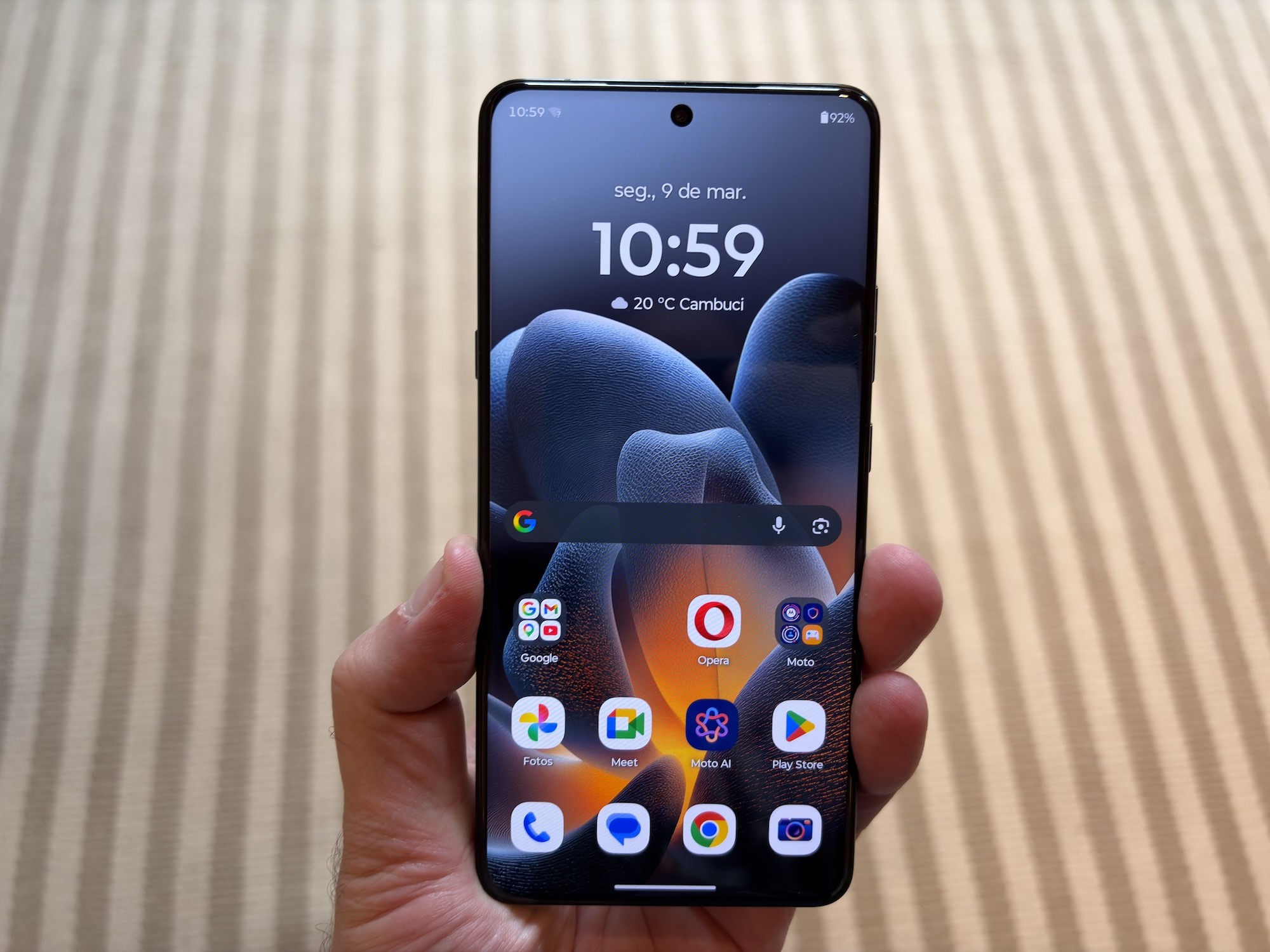 Motorola lança Signature, concorrente ‘fininho' do Galaxy S26 Ultra