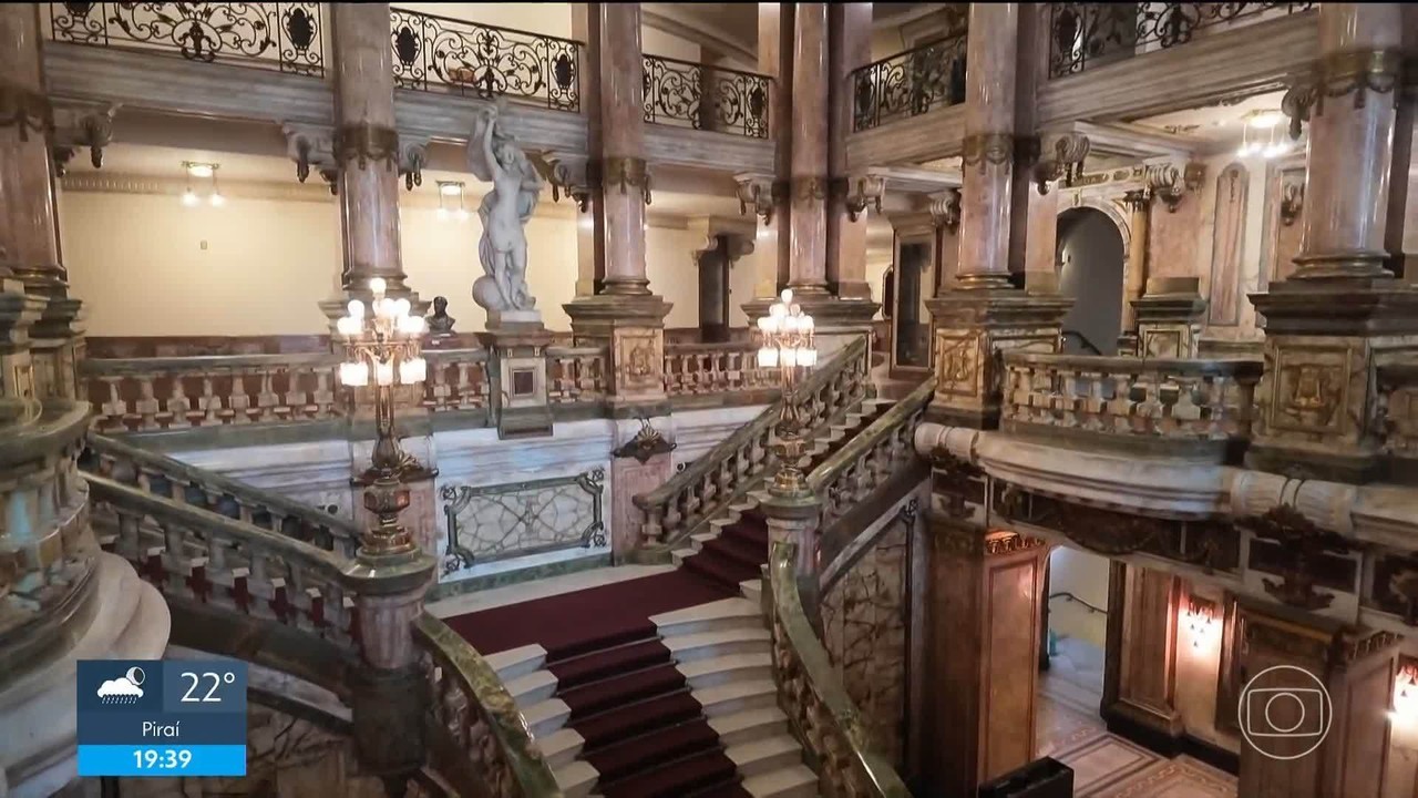 funcionários do Theatro Municipal contam casos sobrenaturais — Instrumentos tocando sozinhos, aparições, fumaça misteriosa