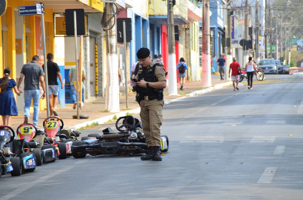 Kart desgovernado atropela gestante e outras três vítimas durante desfile do Dia da Independência em MG