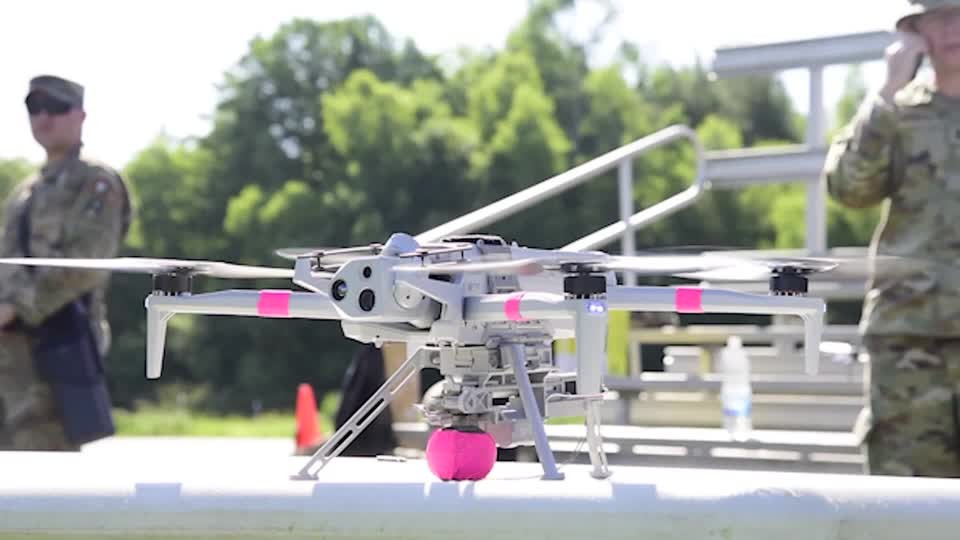 EUA divulgam imagens de treinamento com drones lançadores de granada; VÍDEO