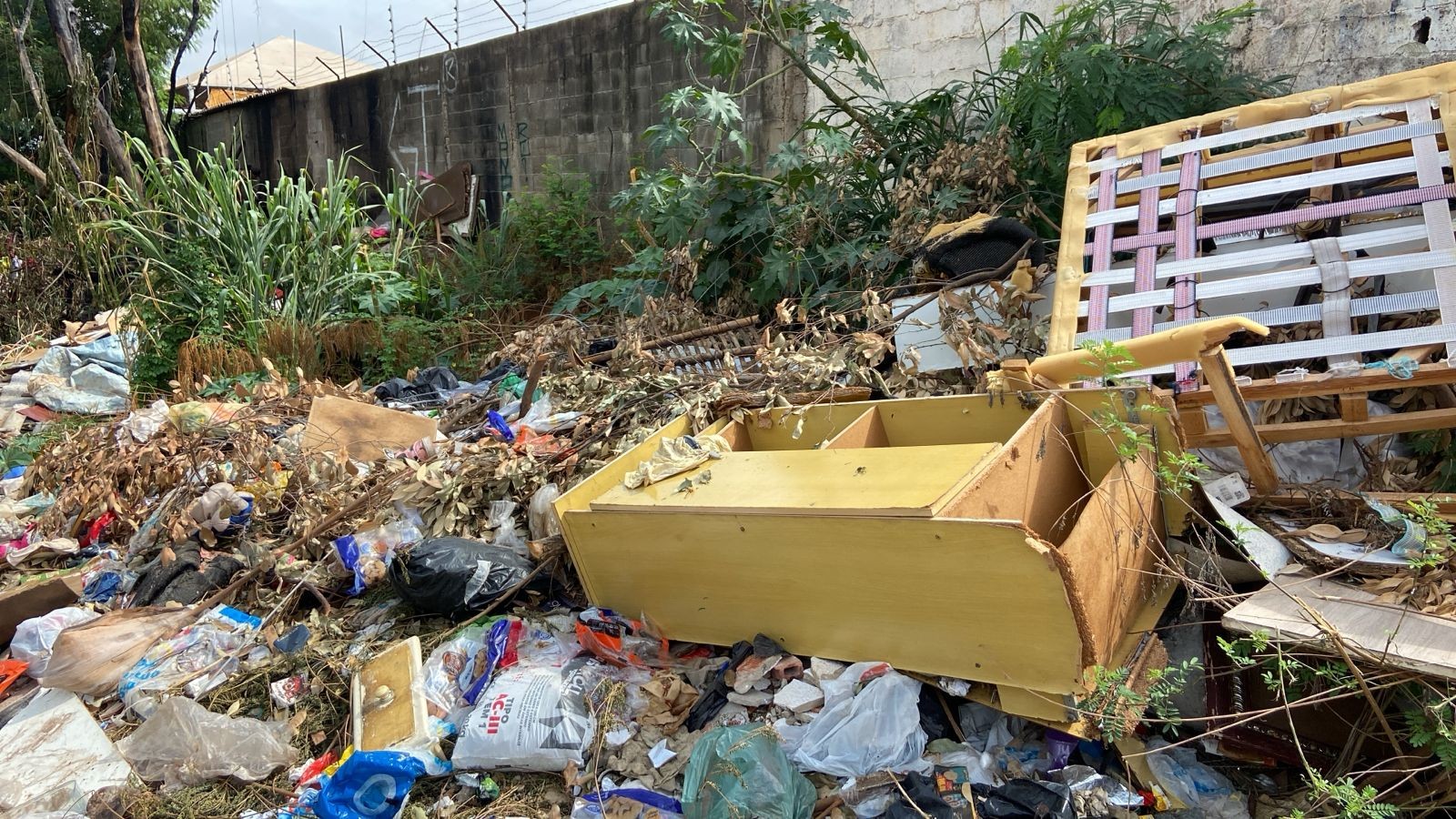 Esgoto a céu aberto: bairro tem despejo irregular em córrego afluente do Rio Piracicaba 