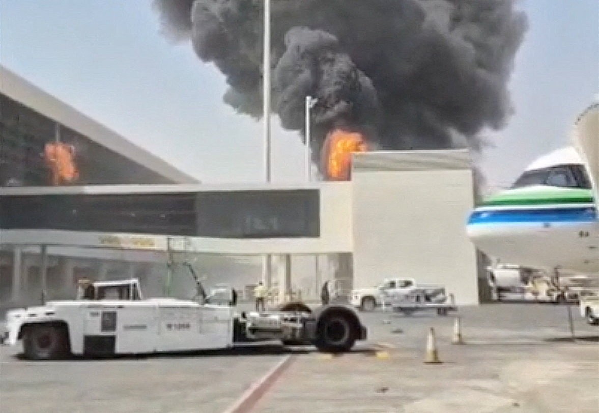 Céu sobre a capital saudita Riad fica praticamente vazio após ataques dos houthis a aeroporto