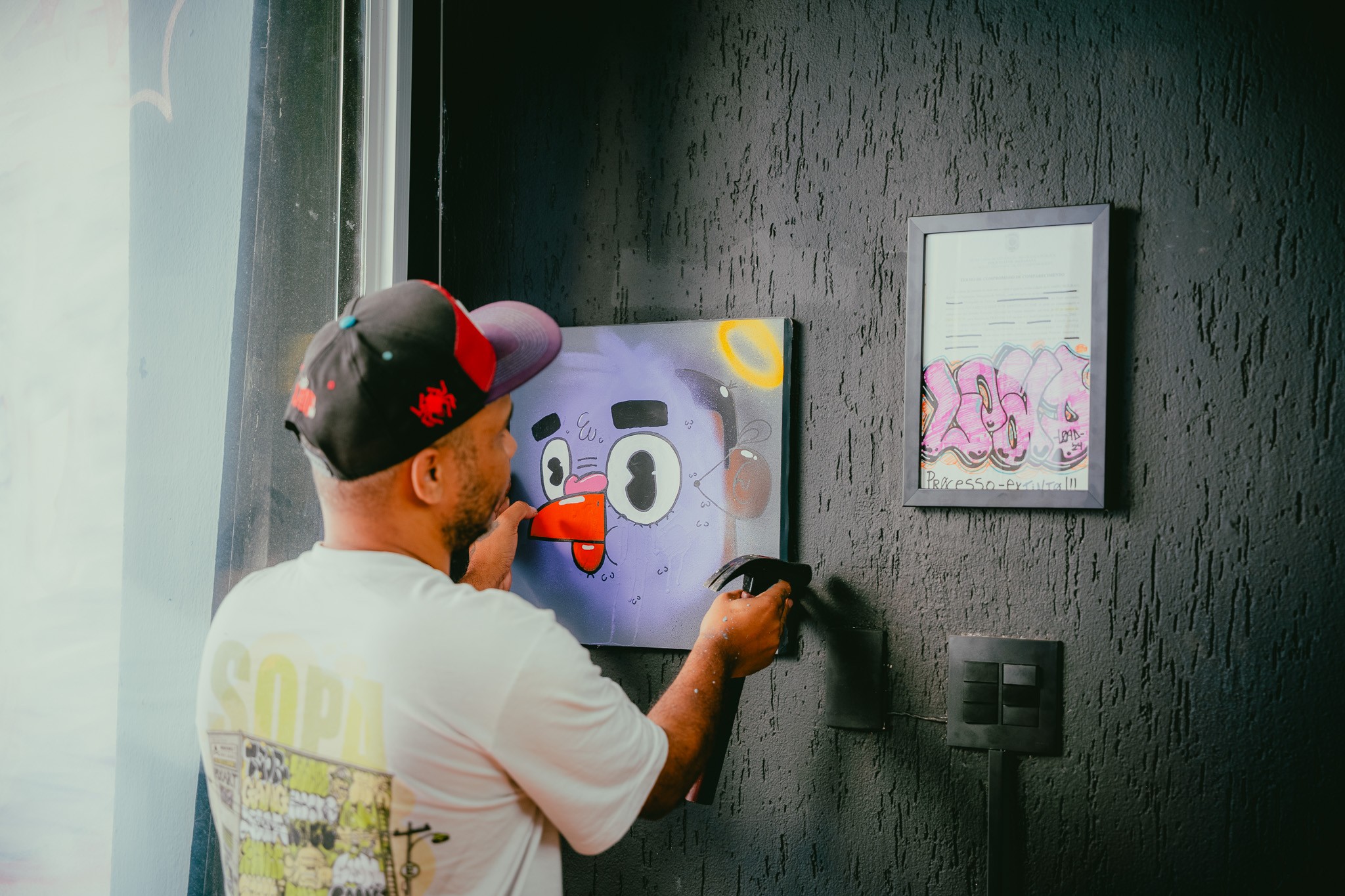 Criador de conteúdo abre galeria independente com foco em artistas do grafite: 'Sentimento de coletividade'