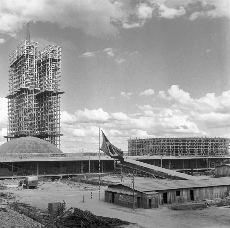 Exposição inédia revela bastidores da construção de Brasília por Geraldo Vieira
