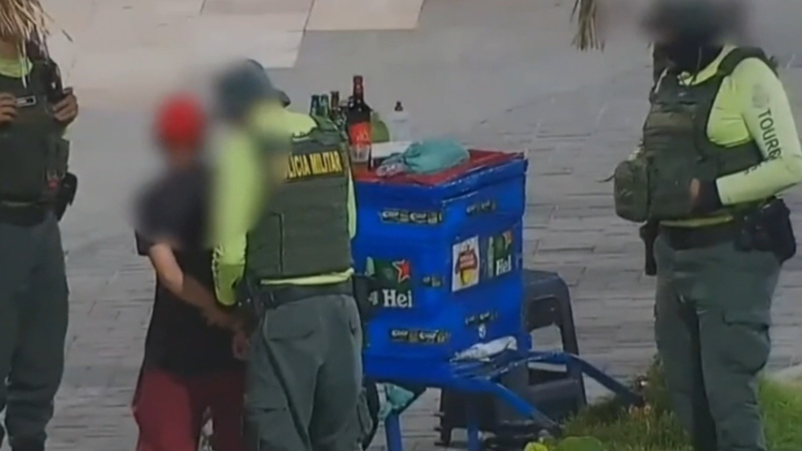 Ambulante vendia drogas em carrinho de água de coco na Beira Mar de Fortaleza