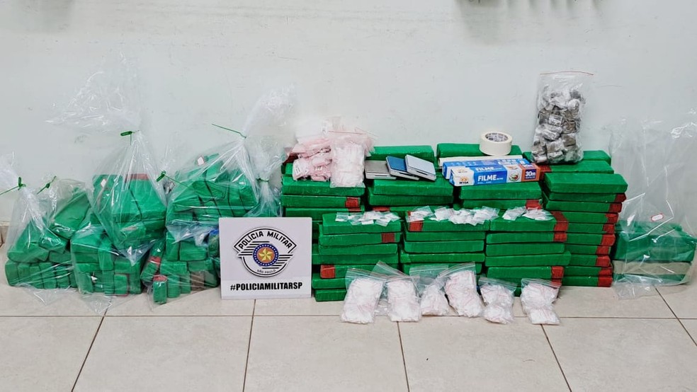Mais de 150 quilos de maconha e cocaína foram apreendidos em Regente Feijó (SP) — Foto: Polícia Militar