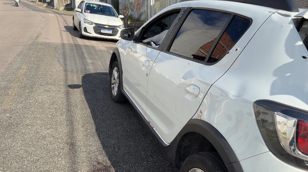 Veículo utilizado pelos criminosos — Foto: Flávio Fernandes/TV Cabo Branco