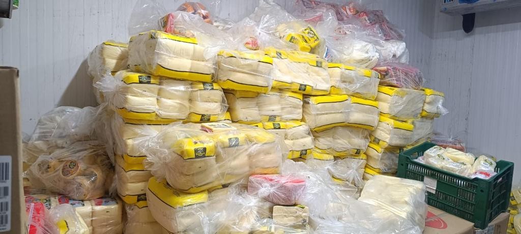 Operação encontra queijo, presunto e salame vencidos sendo comercializados em Cuiabá