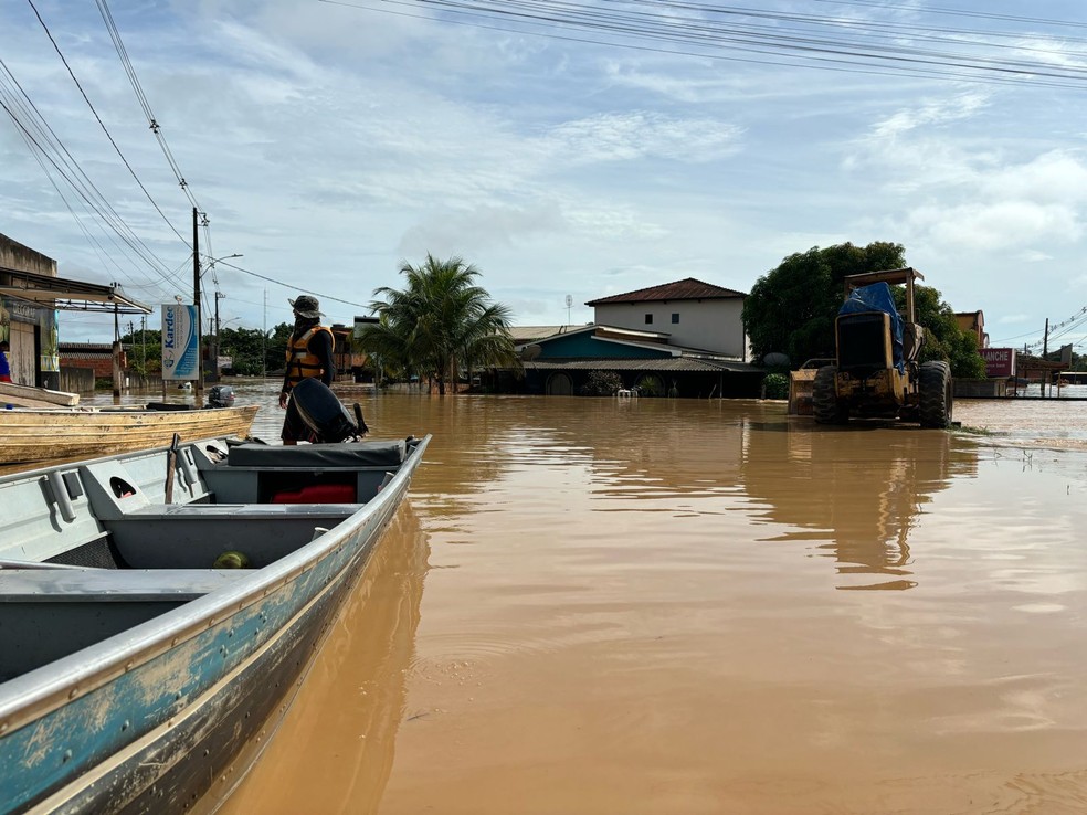 Rio chegou a marca de 15,56 metros às 9h30 desta quarta-feira (28) — Foto: Eldérico Silva/Rede Amazônica Acre