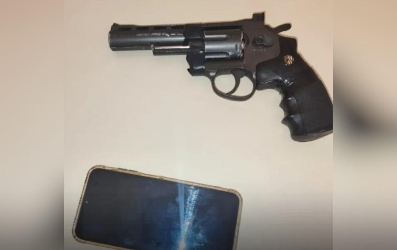 Homem é preso depois de ameaçar companheira com arma em comércio de Avaré