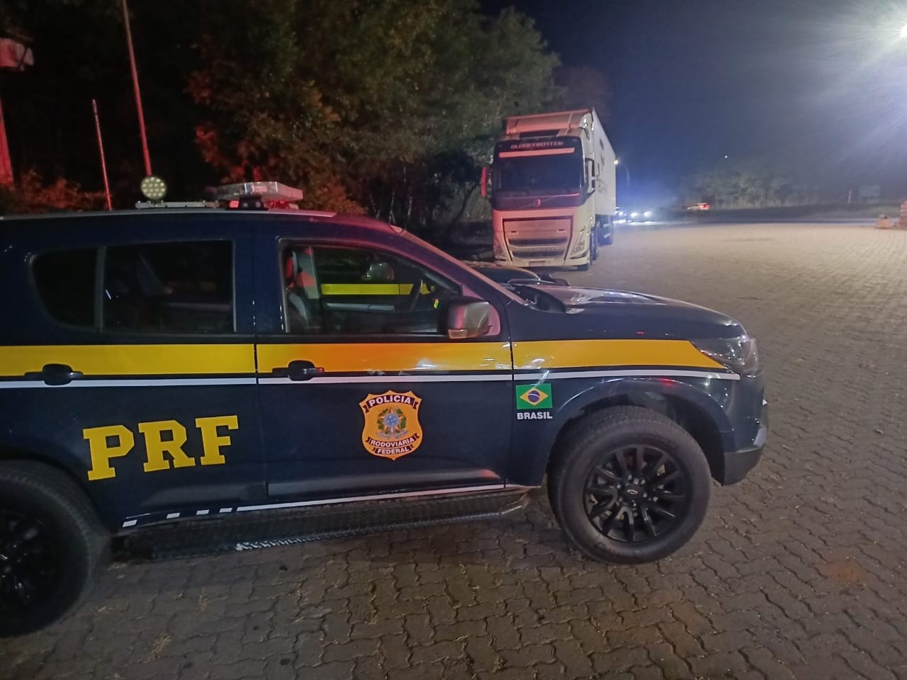 PRF retém carga de empresa de vendas on-line na BR-251 | G1