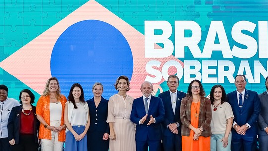 Lula cita 'seriedade do momento político' e decide ler discurso: 'Medirei cada palavra' -
