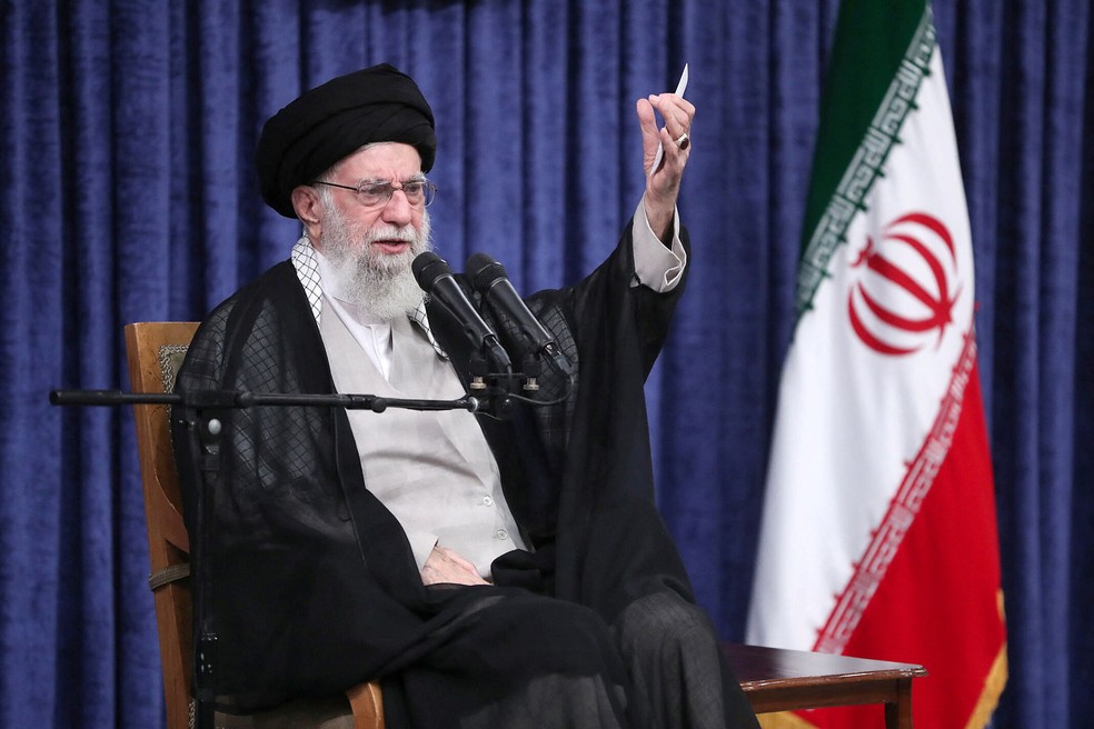 Aiatolá Ali Khamenei, líder supremo do Irã, discursa perante membros do Judiciário iraniano em Teerã em 16 de julho de 2025. — Foto: Gabinete do líder supremo do Irã/Wana via Reuters