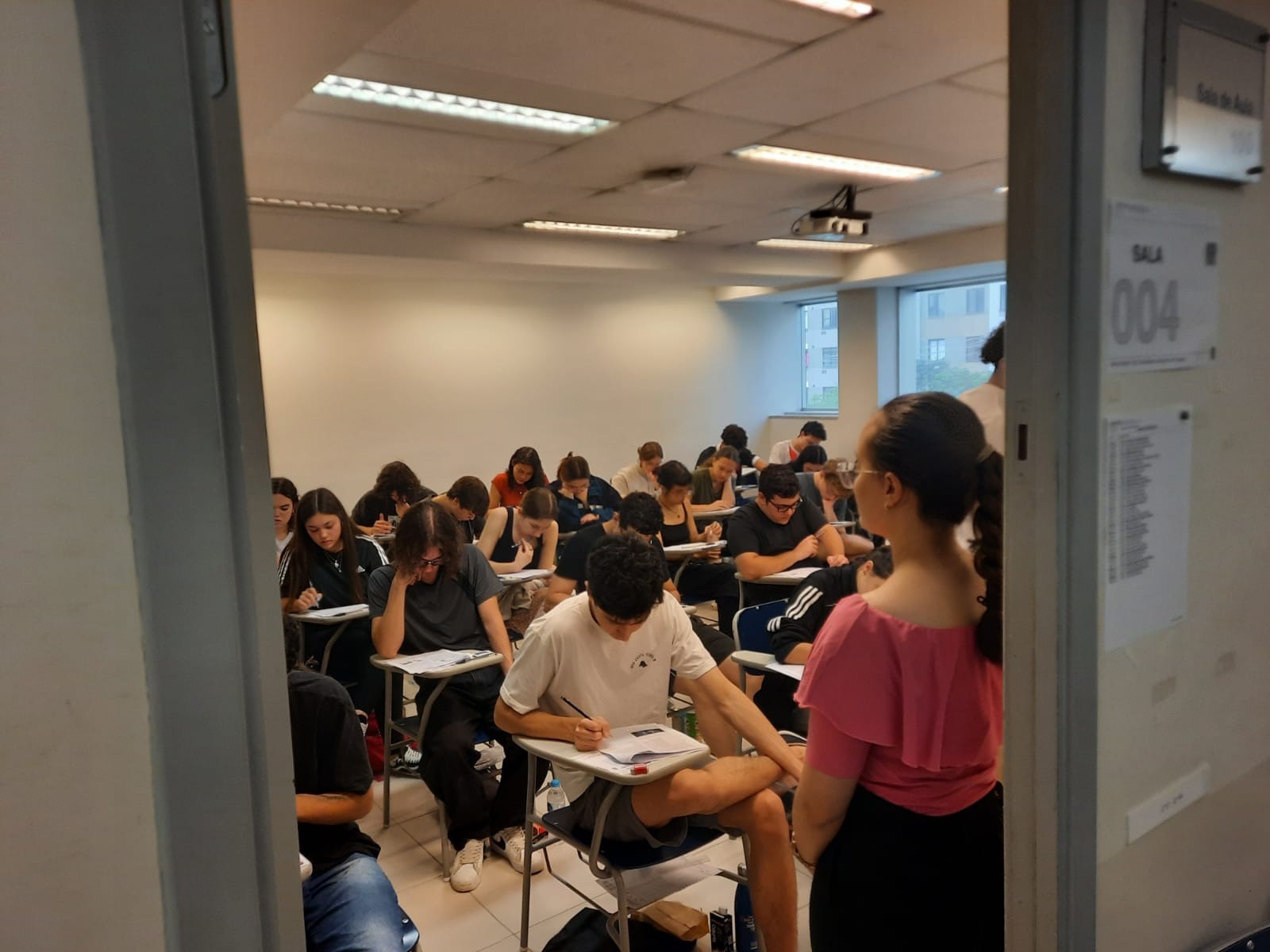 Image for Fuvest: Curso Objetivo Holds Free Mock Exam for Students