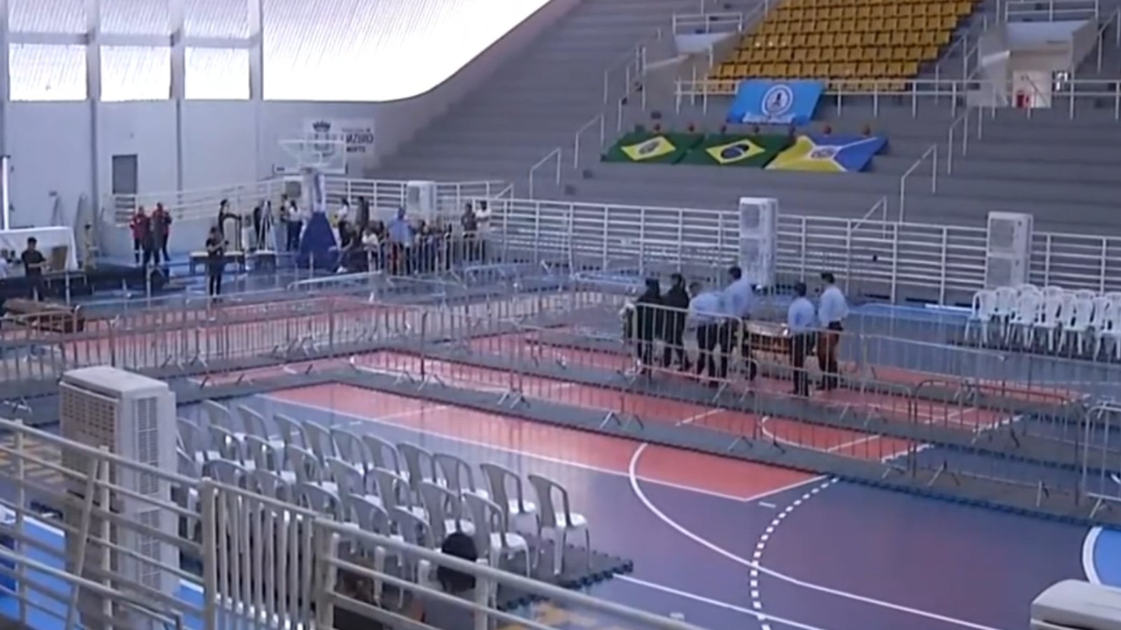 Atletas de time de basquete mortos em acidente com ônibus são velados coletivamente no Ceará