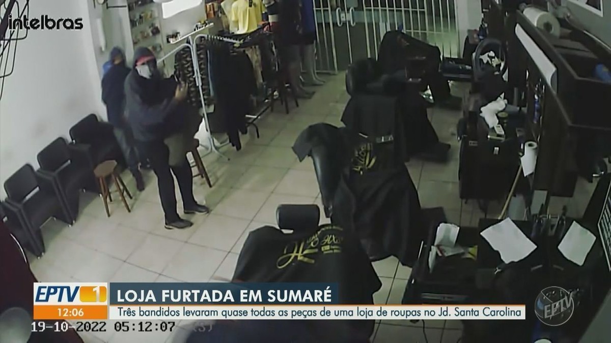 trio invade loja de roupas e furta maioria dos produtos em sumaré