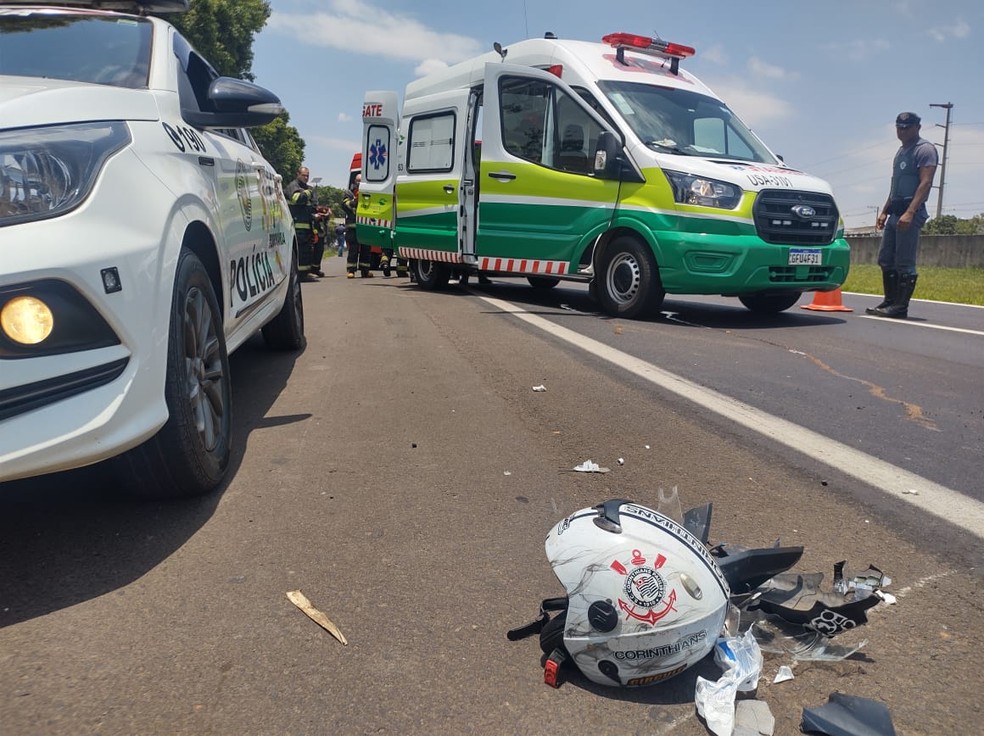 Acidente entre carro e caminhão em São Carlos mata 4 pessoas na SP-318, São Carlos e Araraquara