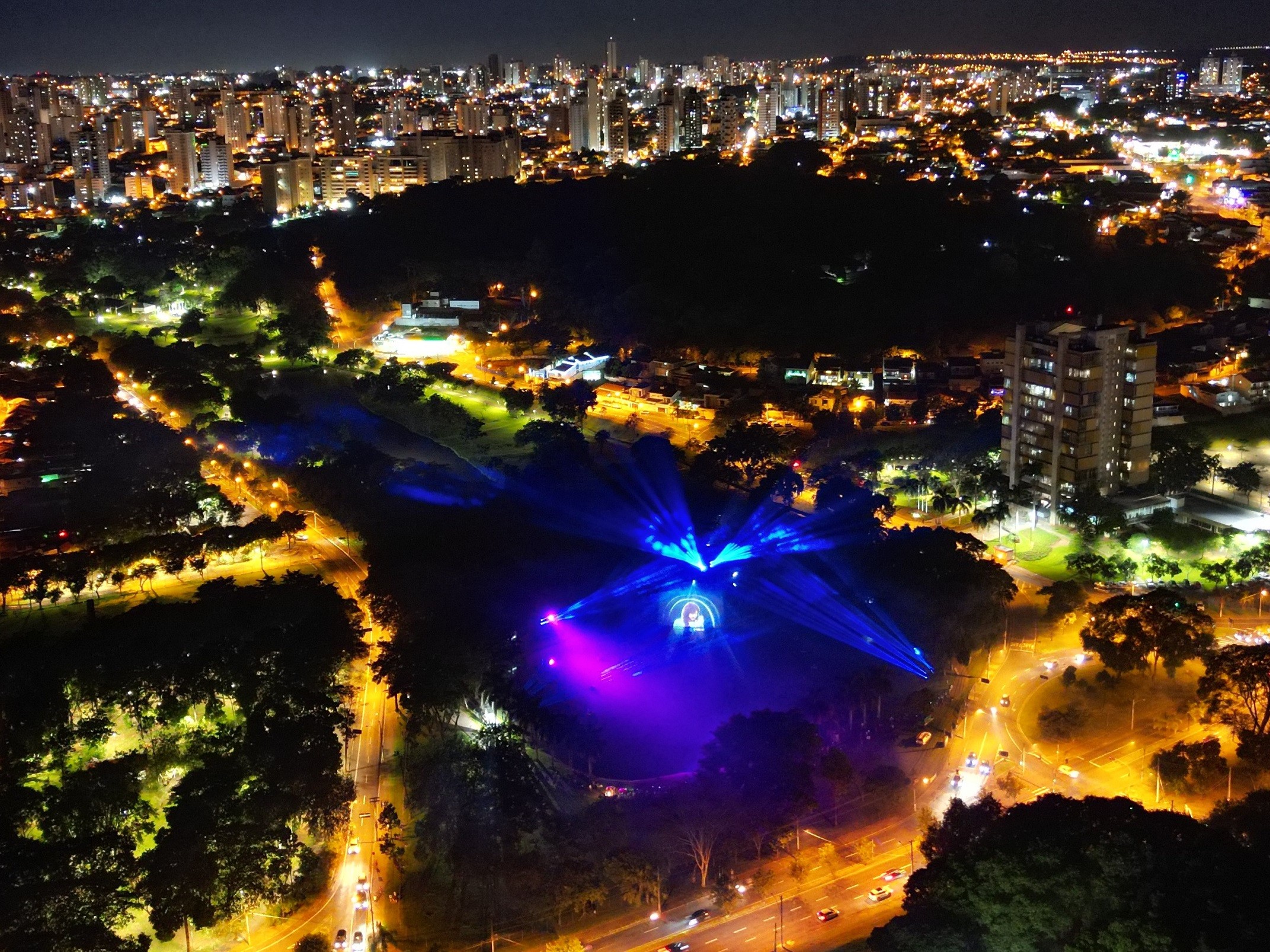 Piracicaba tem programação de Natal com show de luzes, música e presépio vivo; confira atrações