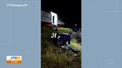 Mototaxista e passageira ficam feridos após serem atingidos por caminhonete na BR-153