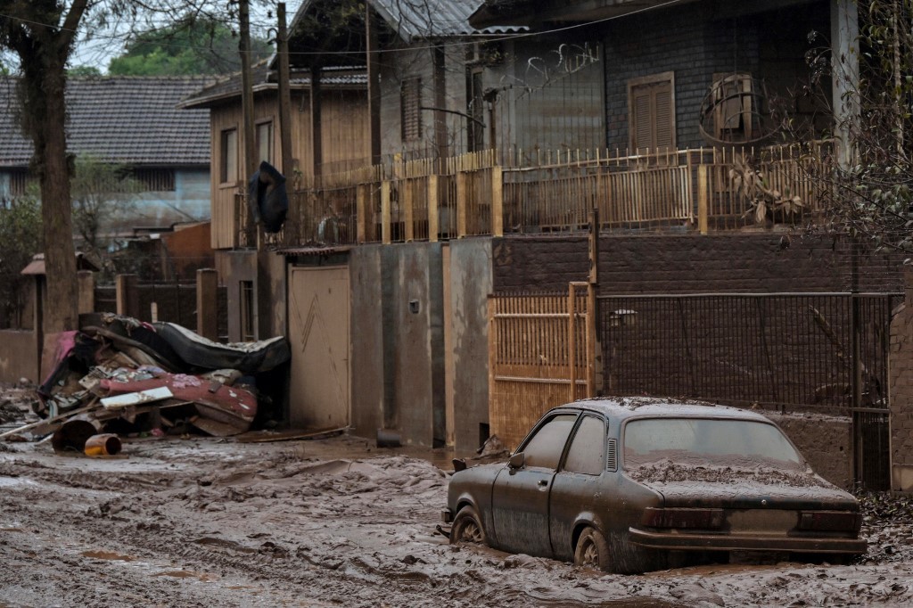 Tomadas por lama, cidades do Vale do Taquari enfrentam dificuldades para restabelecer serviços e acessos após enchente