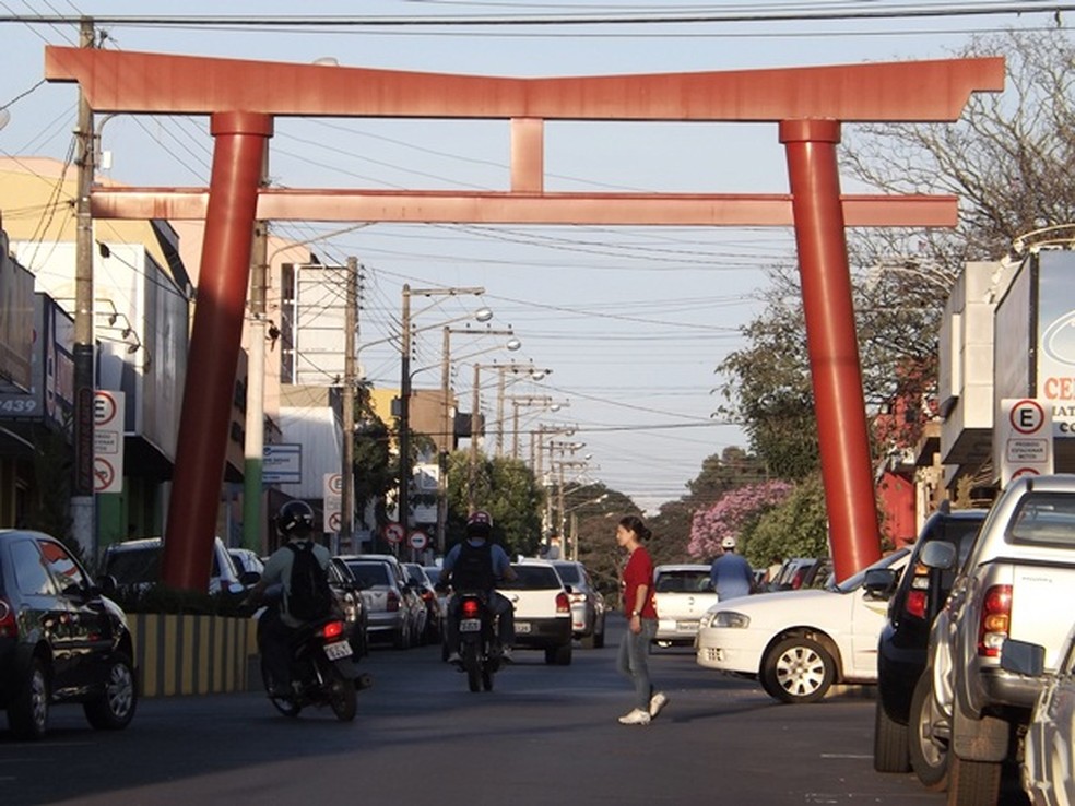 Centro da cidade tem decoração japonesa — Foto: Alan Schneider / G1
