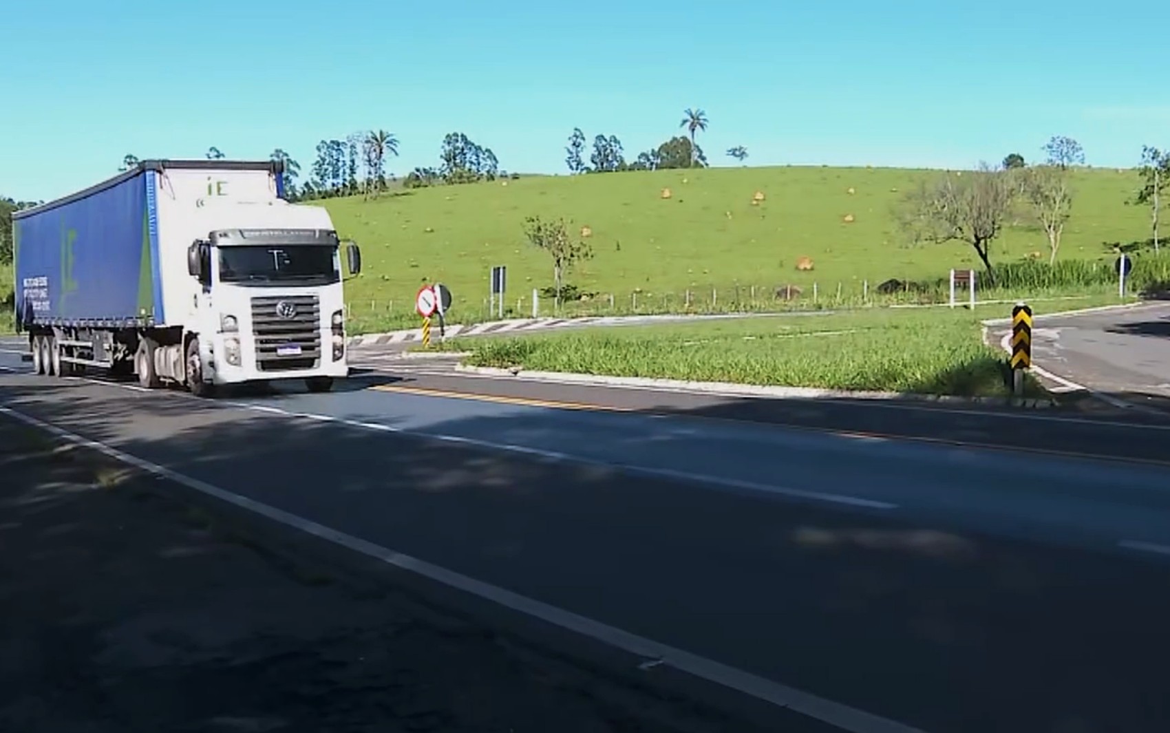 Trevo de acesso a Pratápolis na MG-050