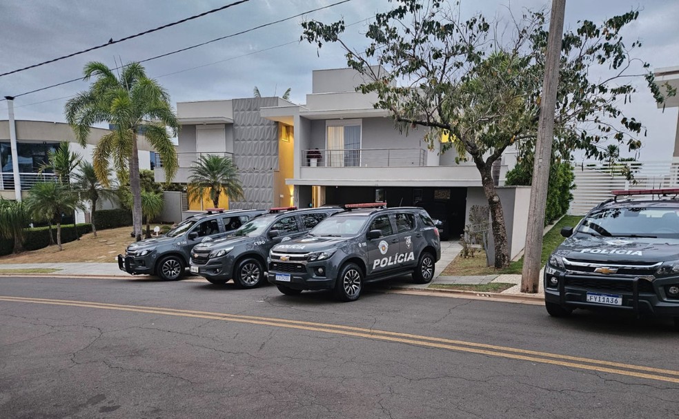 Empresários são presos por envolvimento em plano do PCC para matar promotor em Campinas — Foto: Polícia Militar