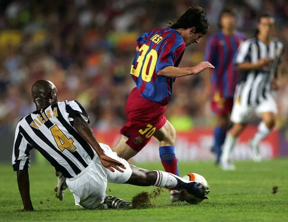 Lionel Messi estreou oficialmente pelo FC Barcelona em 2004. — Foto: getty