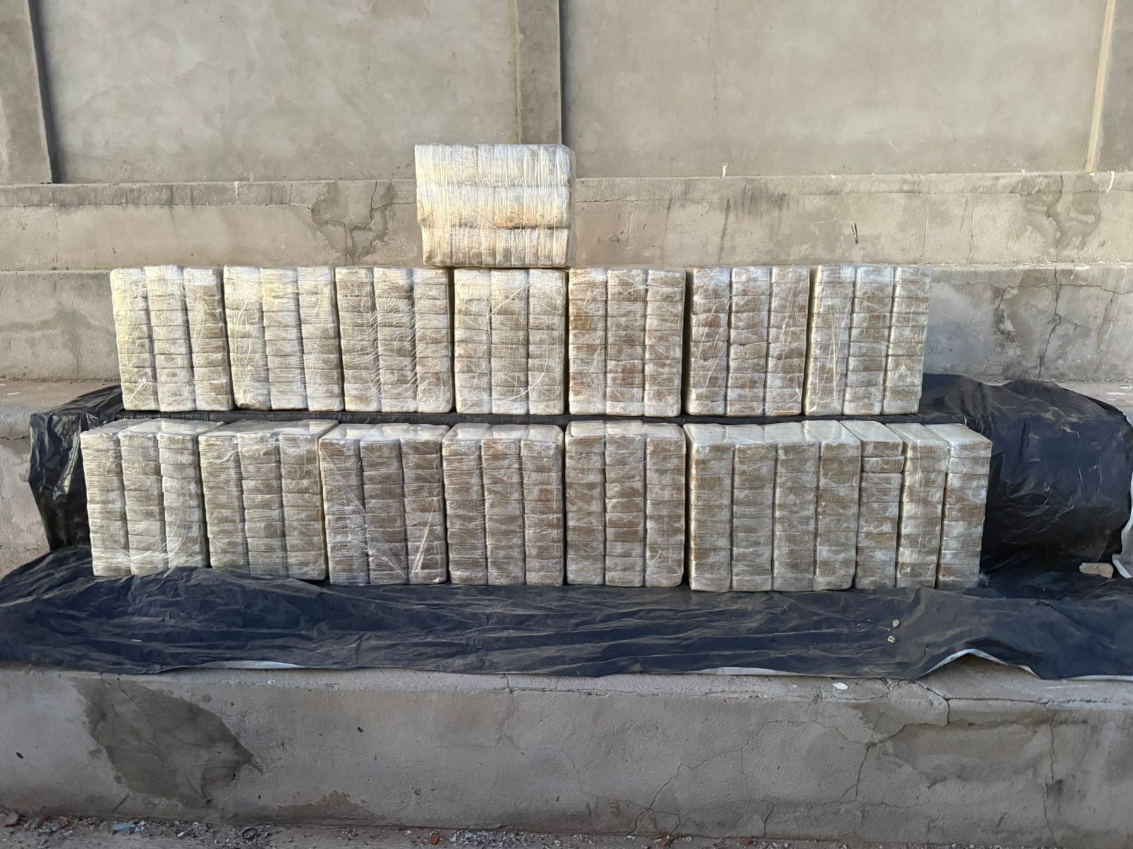 Homem suspeito de transportar cerca de 500 kg de cocaína em carreta morre em confronto com policiais na Bahia