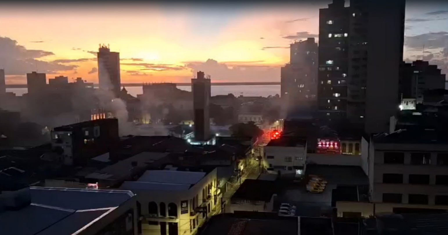 Incêndio atinge subsolo do Largo da Palmeira, em Belém