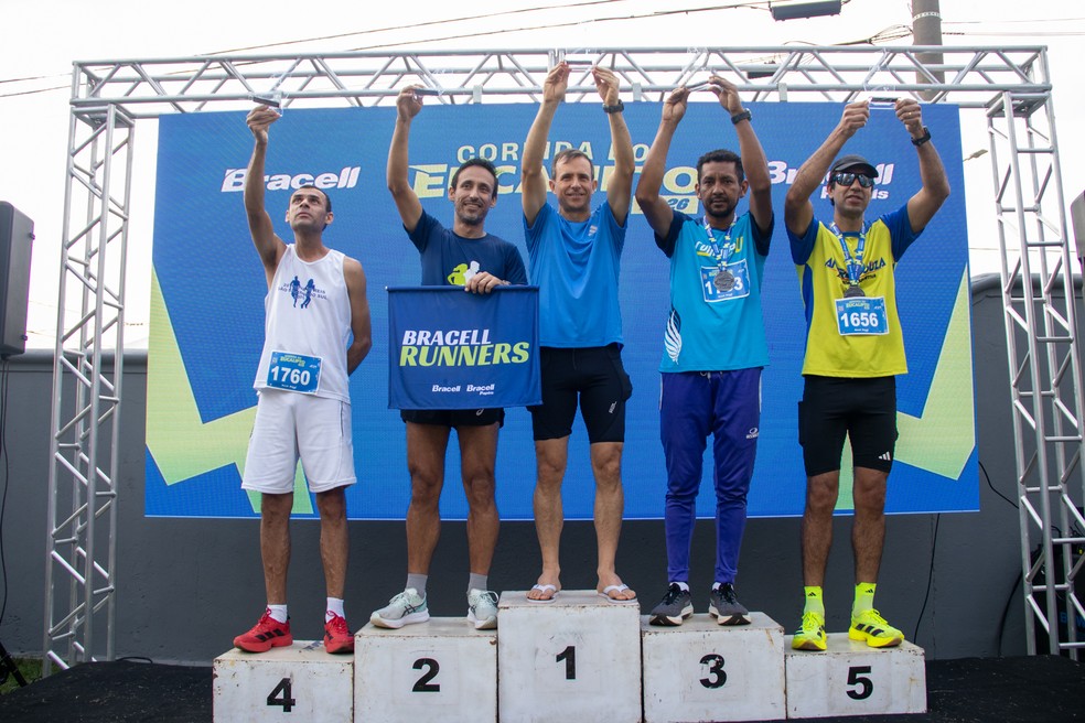 2 de 4
Marco Ant&ocirc;nio de G&oacute;es, analista de Opera&ccedil;&otilde;es Florestais da Bracell e integrante do Bracell Runners, no p&oacute;dio da Corrida do Eucalipto &mdash; Foto: Acervo Bracell