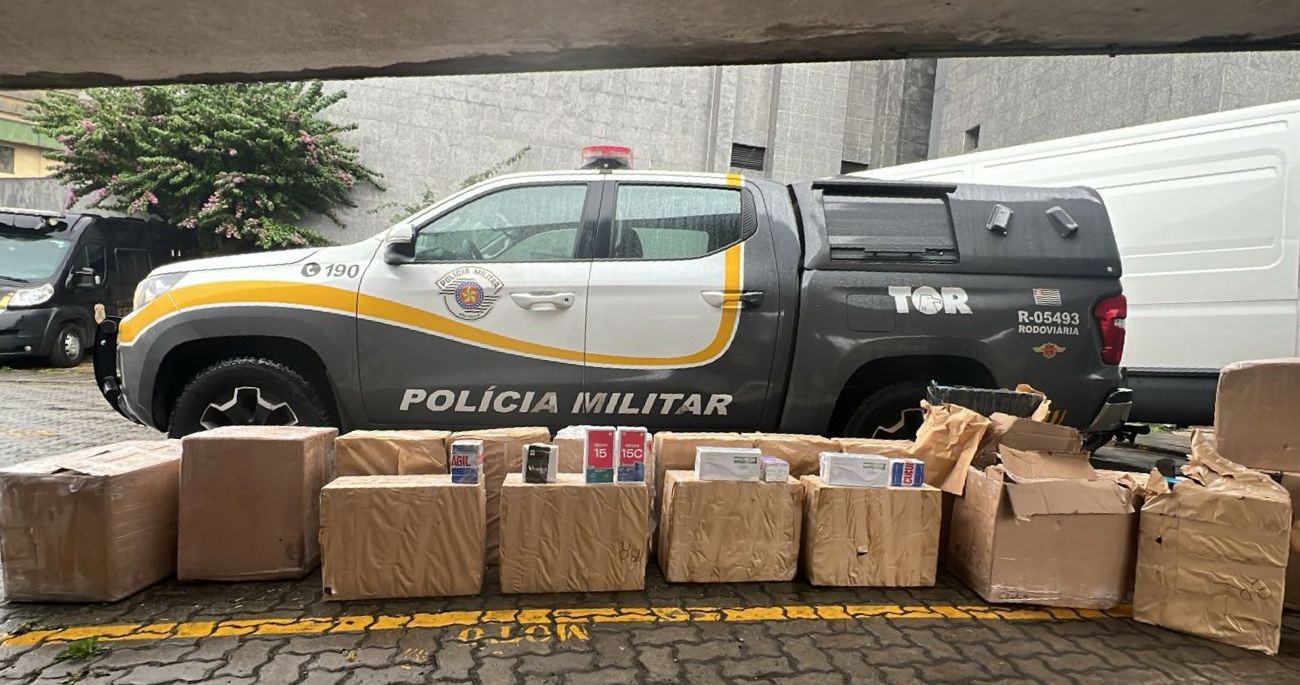 Homem é preso com celulares e anabolizantes escondidos em caminhão de frango