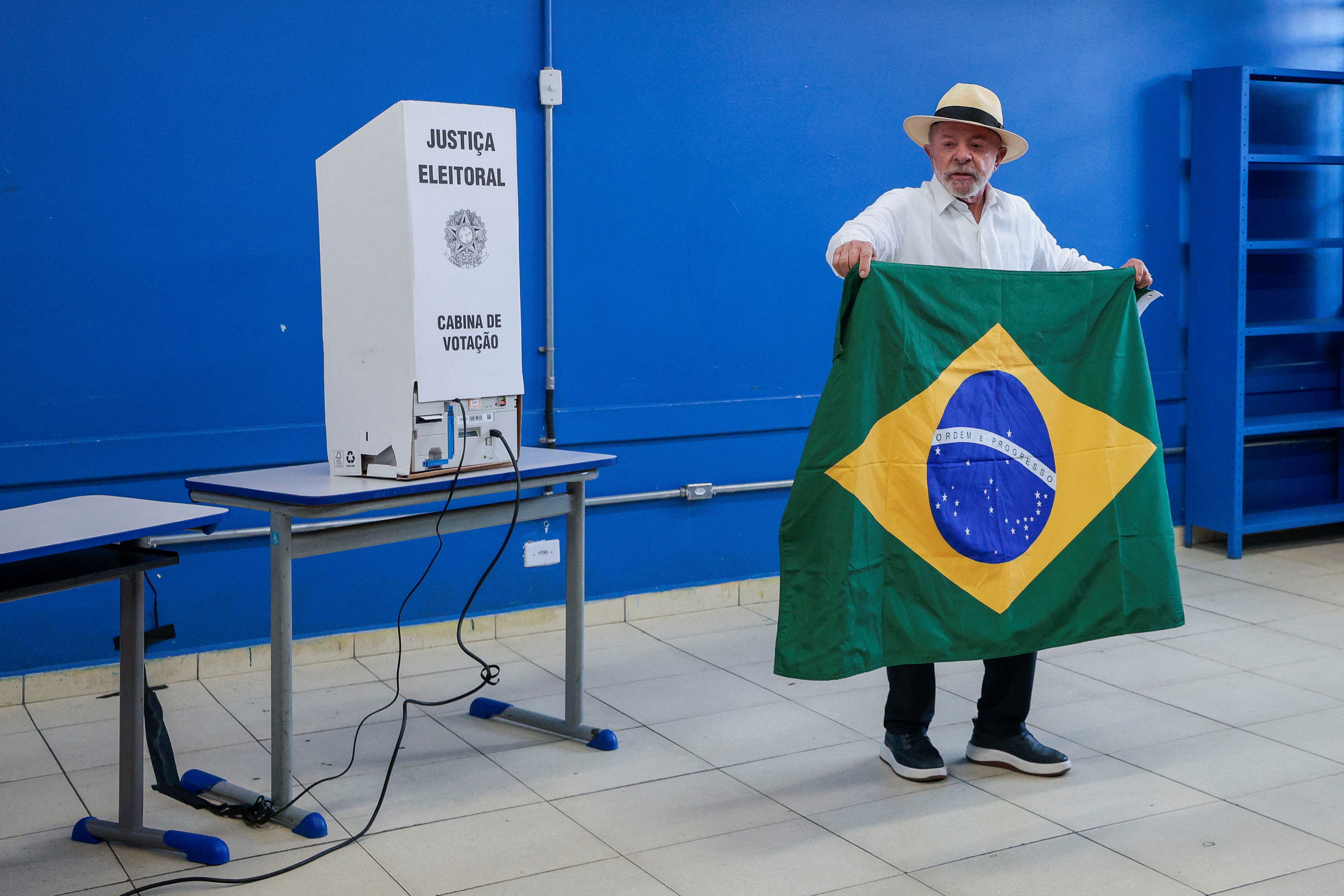 Lula, Flávio Bolsonaro e Zema já votaram; Cury vota em São Paulo e Caiado em Goiás