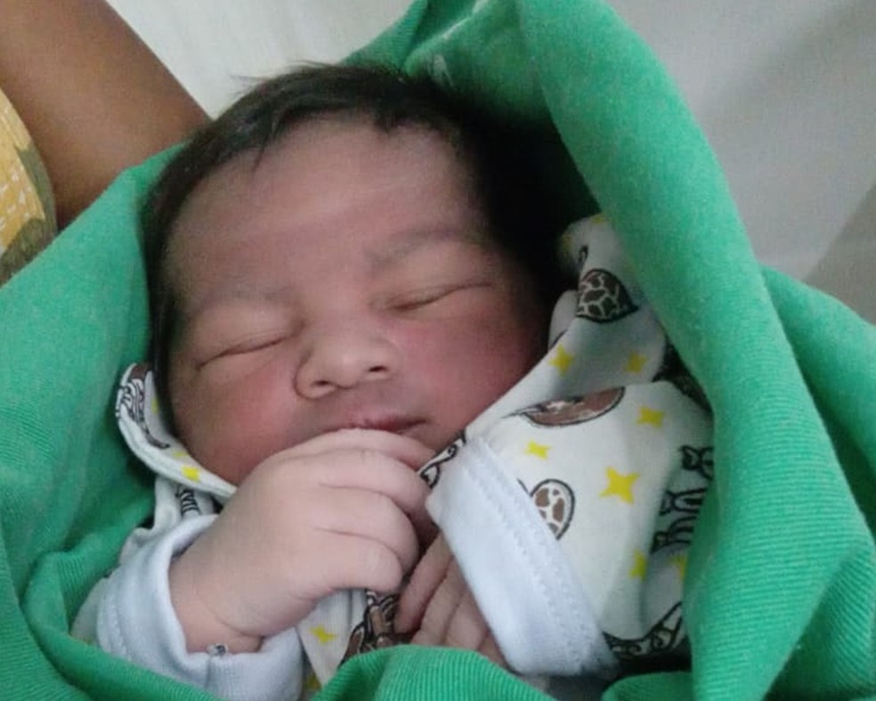 João Pedro nasceu em loja de artigos para bebês no Centro do Recife — Foto: Reprodução/Acervo pessoal