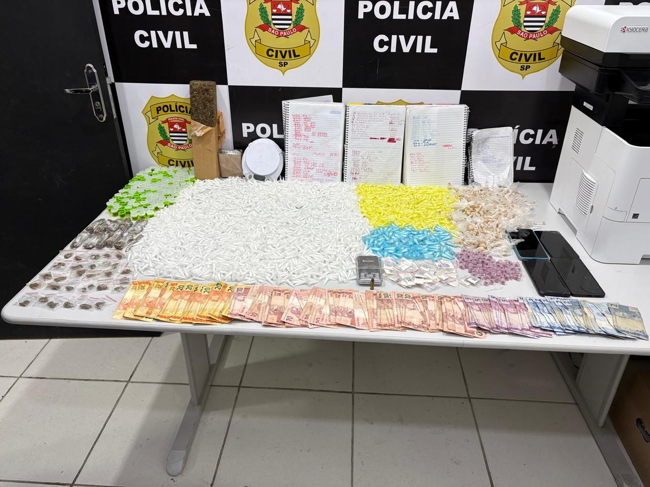 Trio é preso por tráfico em ponto de distribuição de drogas no litoral de SP
