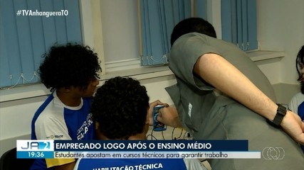 Estudantes apostam em cursos técnicos para garantir vaga no mercado de trabalho