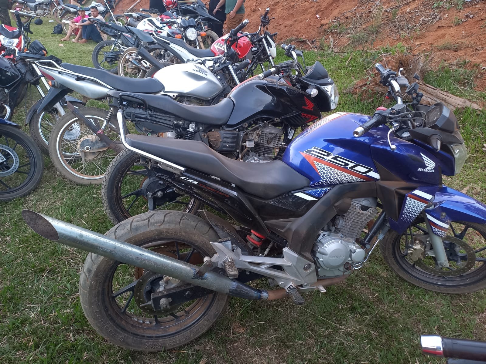 Polícia apreende 22 motocicletas durante operação contra ‘rolezinho’ em Peçanha
